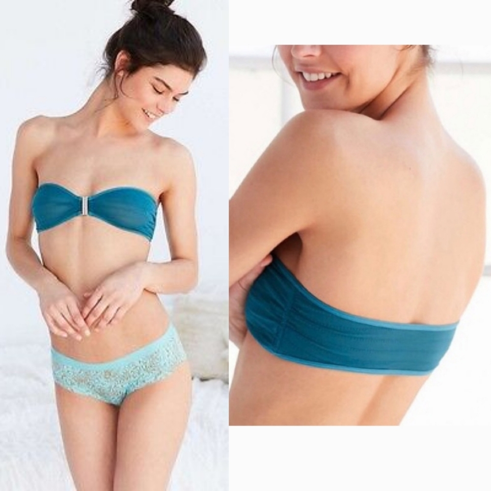 🆕️UO Out From Under Elashiry Snap Front Bandeau Bra
